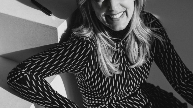 Laura Navarro firma un emotivo debut literario con “Amar_i_lla”, una oda a la vida presente.