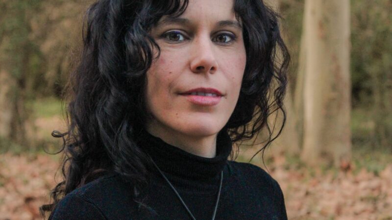 2.333 Hijos del Silencio’: la novela que explora la emoción como acto de resistencia en la adolescencia.