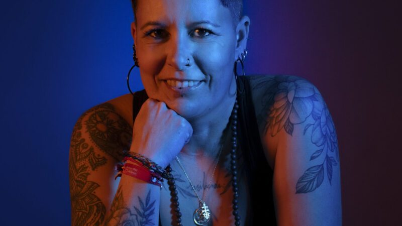 «Sara, ¿qué prefieres: más o menos?», una crónica visceral sobre la vida con trastornos mentales.