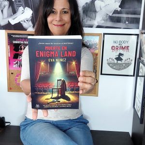 El asesinato que nadie vio venir: la autora que está revolucionando el thriller español con un parque temático lleno de secretos