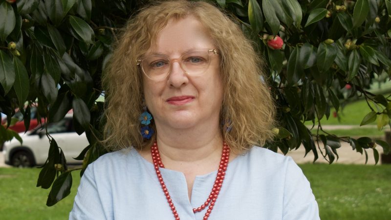 La escritora que convierte la vida real en literatura: divorcios, guerras y amistades capaces de cambiar un destino